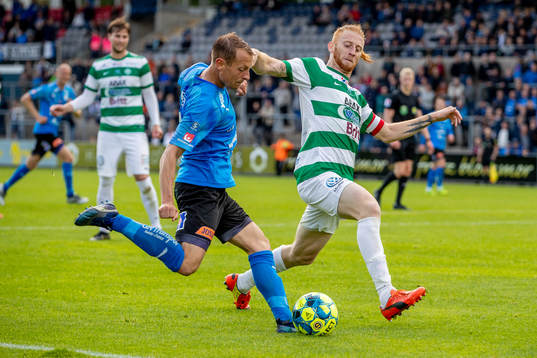 Halmstads Joel Allansson mot Västerås Calle Svensson