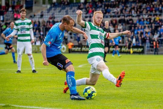 Halmstads Joel Allansson mot Västerås Calle Svensson