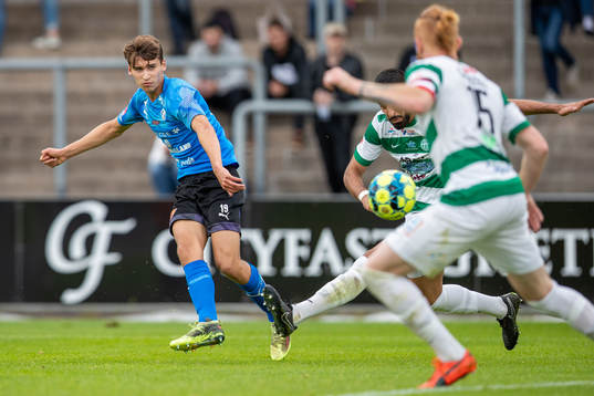 Halmstads Rasmus Wiedsheim-Paul mot Västerås  Sean