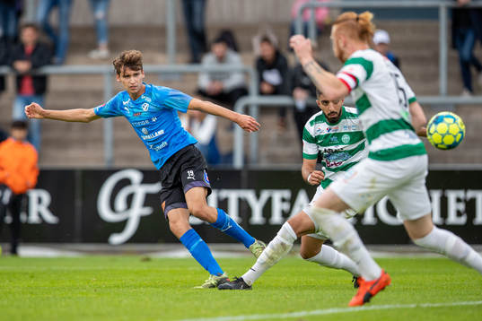 Halmstads Rasmus Wiedsheim-Paul mot Västerås  Sean