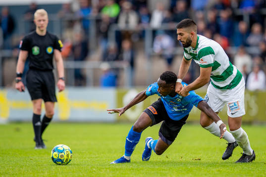 Halmstads Sadat Karim mot Västerås Sean Sabetkar
