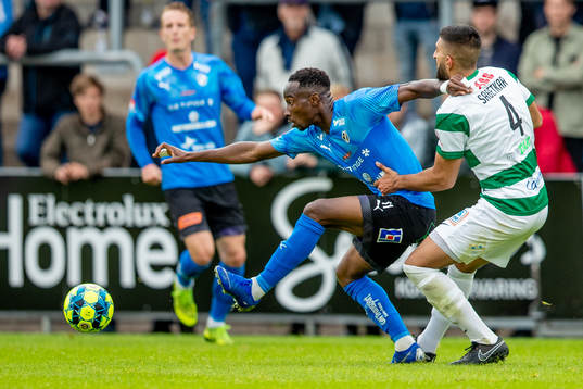 Halmstads Sadat Karim mot Västerås Sean Sabetkar