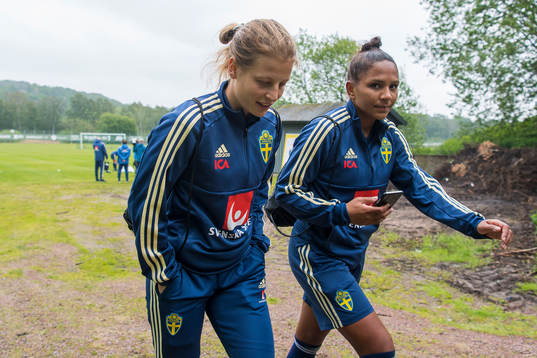 Anna Anvegård and Madelen Janogy of Swedish women national