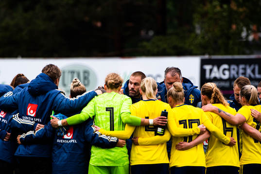 Sveriges förbundskapten Ulf Kristiansson jublar