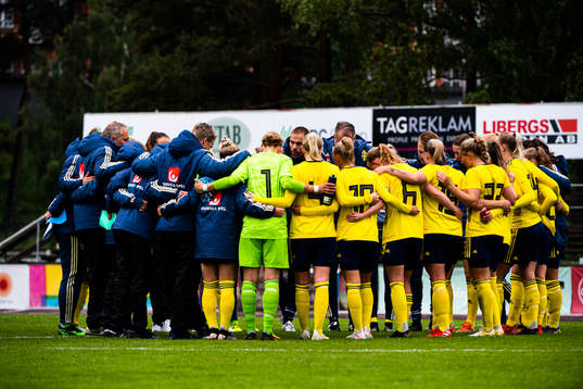 Sveriges förbundskapten Ulf Kristiansson jublar