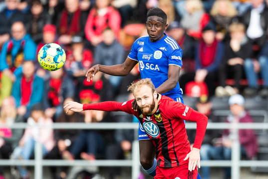 Östersunds Curtis Edwards och Sundsvalls Peter Wilson i