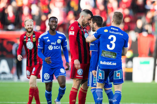 Irriterat mellan Östersunds Dino Islamovic och Sundsvalls