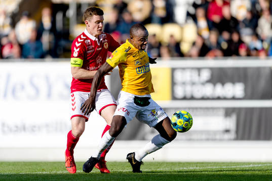 Kalmars Victor Agardius och Falkenbergs Nsima Peter