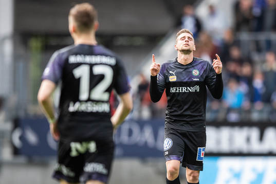 Örebros Filip Rogic jublar