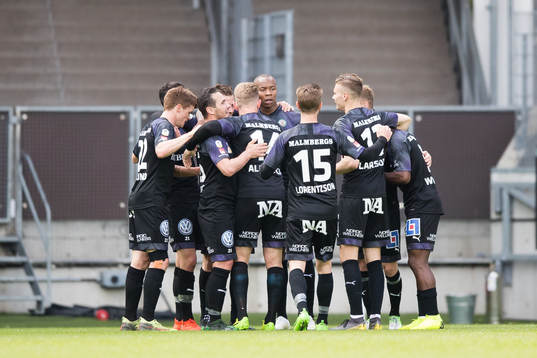 Örebro firar Filip Rogics 0-1 mål