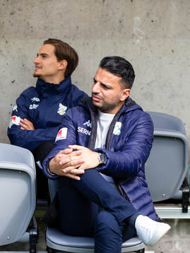 IFK Göteborgs tränare Poya Asbaghi innan fotbollsmatchen