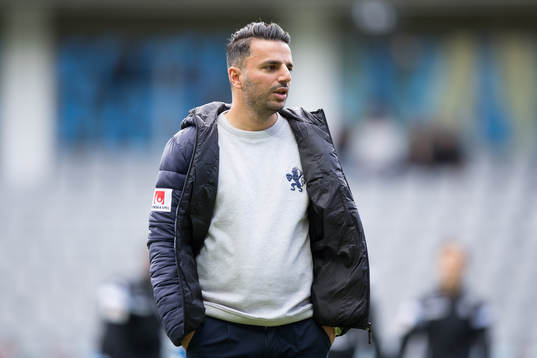 IFK Göteborgs tränare Poya Asbaghi innan fotbollsmatchen