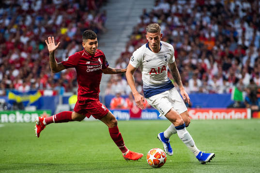 Roberto Firmino of Liverpool and Toby Alderweireld of