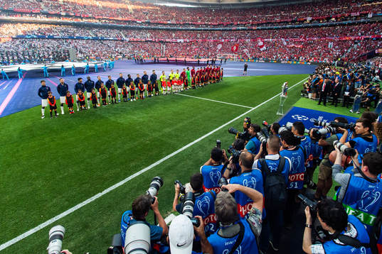 Players of Liverpool and of Tottenham at line up