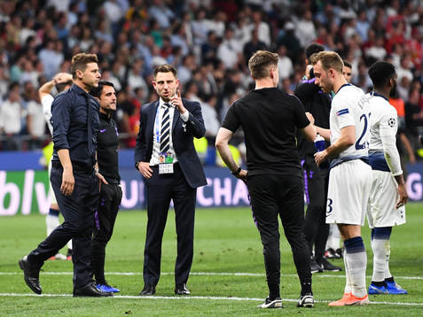 Head coach Mauricio Pochettino of Tottenham looks dejected