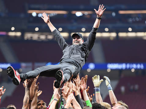 Head coach Jürgen Klopp of Liverpool is raised by the