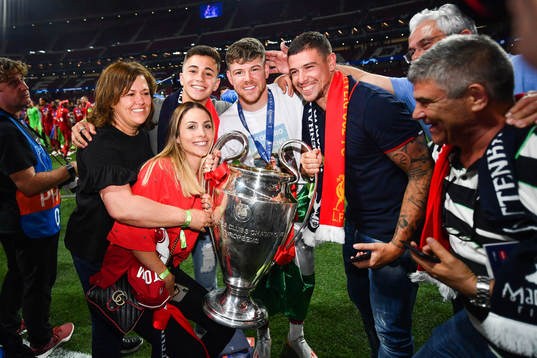 Alberto Moreno of Liverpool celebrate with the trophy