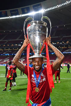 Georginio Wijnaldum of Liverpool celebrate