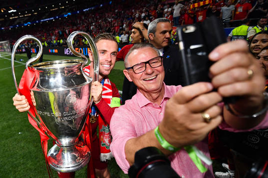 Jordan Henderson of Liverpool celebrate with the trophy and