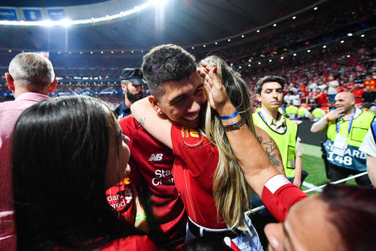 Roberto Firmino of Liverpool celebrate