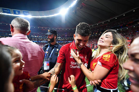 Roberto Firmino of Liverpool celebrate