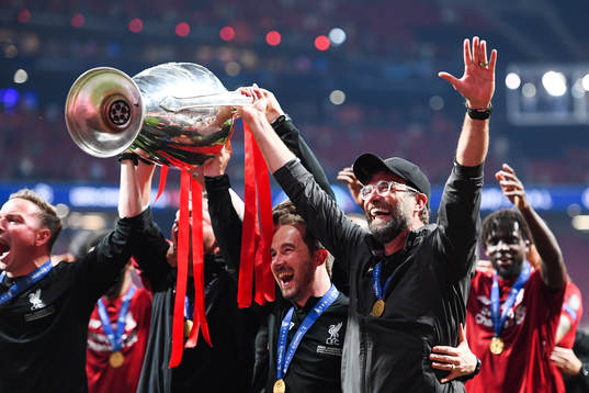 Head coach Jürgen Klopp of Liverpool celebrate with the
