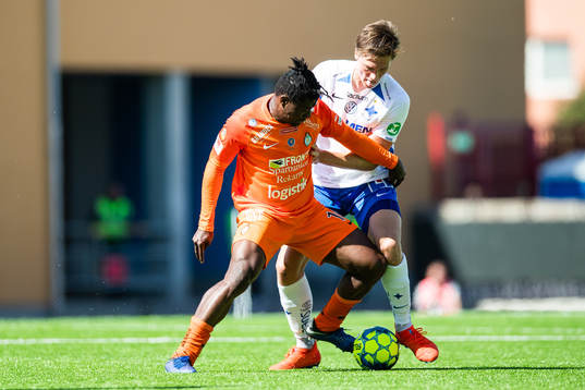 AFC Eskilstunas q Nnamani och IFK Norrköpings Rasmus