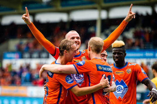 Aron Elis Thrandarson of Aalesund celebrates