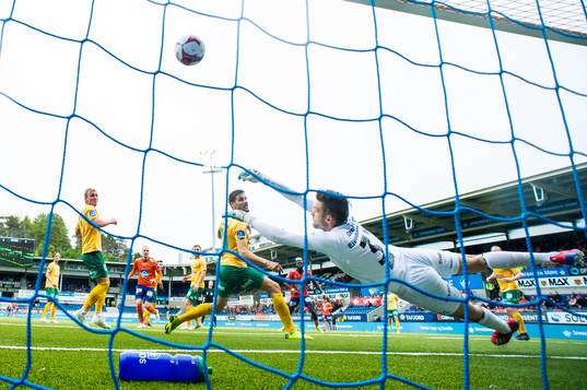 Aron Elis Thrandarson of Aalesund scores the 1-0 goal