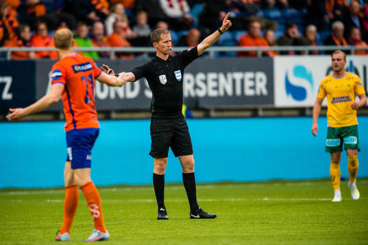 Kristoffer Hagenes, referee