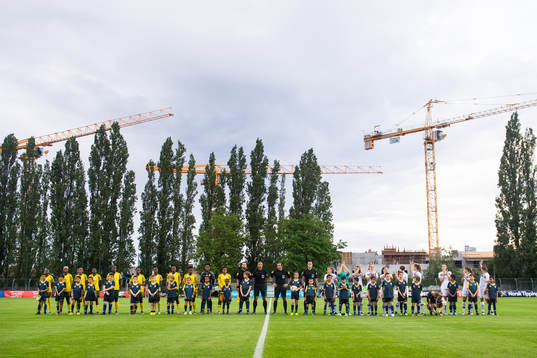 Players of Norway and South Africa