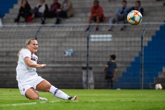 Lisa-Marie Karlseng Utland of Norway scores 0-2