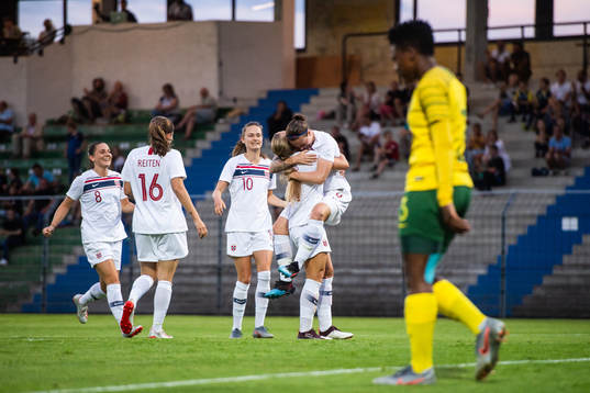 Lisa-Marie Karlseng Utland of Norway celebrate with team