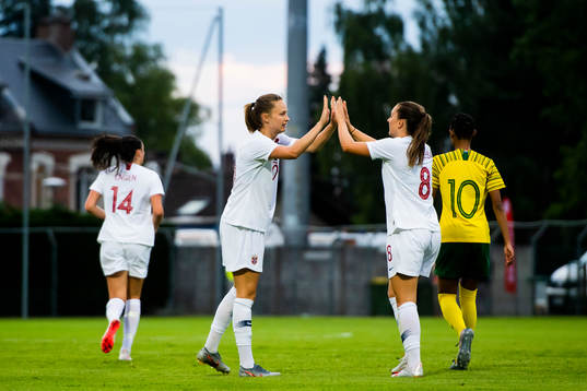 Caroline Graham Hansen and Vilde Bøe Risa celebrate the