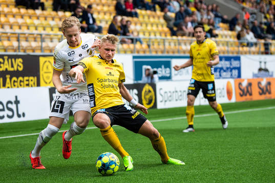 Häckens Gustav Berggren och Elfsborgs Simon Strand
