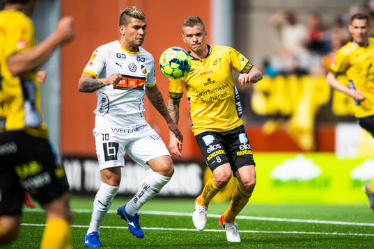 Häckens Paulinho och Elfsborgs Samuel Holmén
