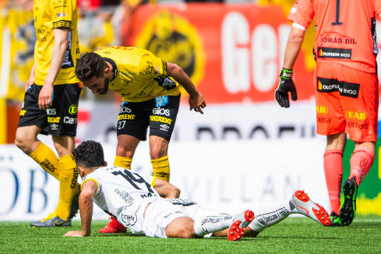 Elfsborgs Frederik Holst reagerar mot Häckens Daleho