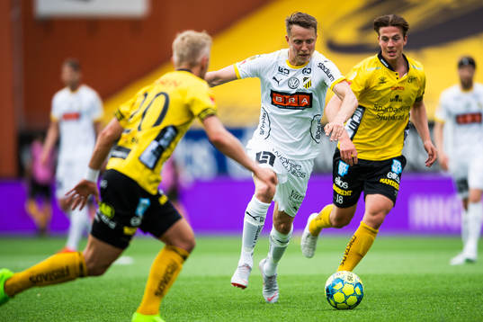 Häckens Viktor Lundberg och Elfsborgs Simon Olsson