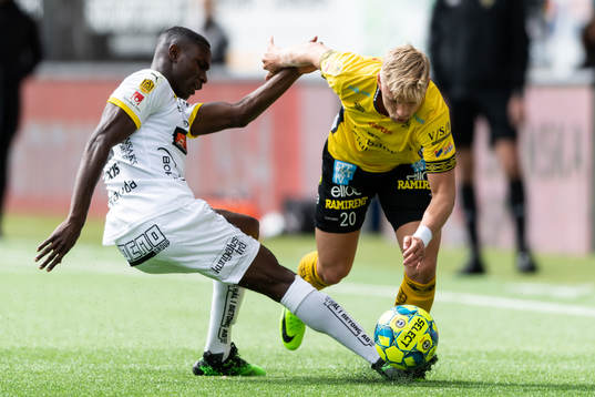 Häckens Godswill Ekpolo och Elfsborgs Simon Strand