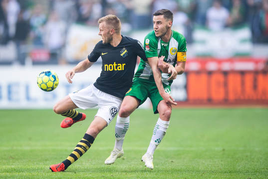 s Sebastian Larsson och Hammarbys Jeppe Andersen