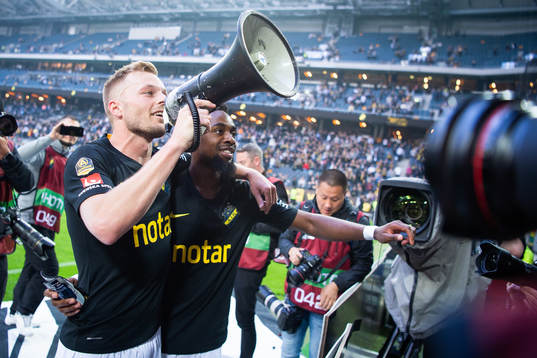 s Sebastian Larsson jublar