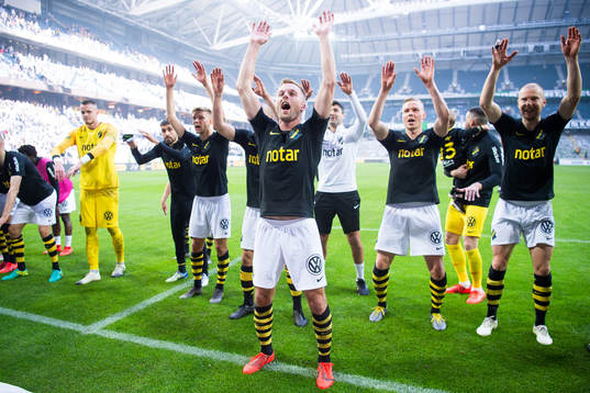 s Sebastian Larsson jublar