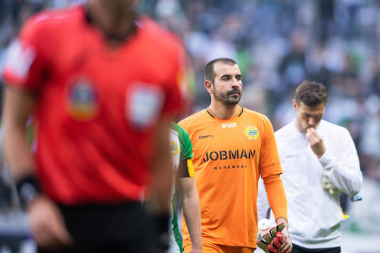 Hammarbys målvakt Gianluca Curci deppar