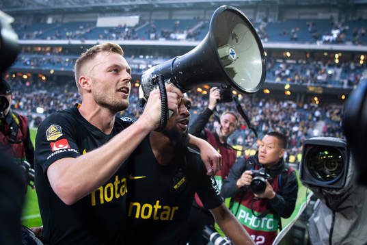 s Sebastian Larsson jublar