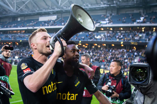 s Sebastian Larsson jublar