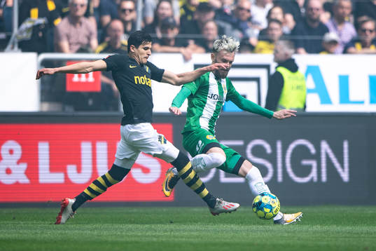 s Tarik Elyounoussi och Hammarbys Simon Sandberg