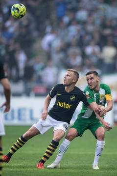 s Sebastian Larsson och Hammarbys Jeppe Andersen