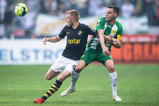 s Sebastian Larsson och Hammarbys Jeppe Andersen