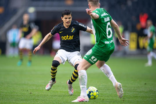s Tarik Elyounoussi och Hammarbys Darijan Bojanic