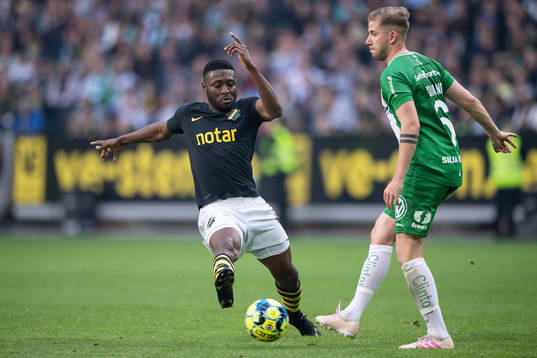 s Chinedu Obasi och Hammarbys Darijan Bojanic